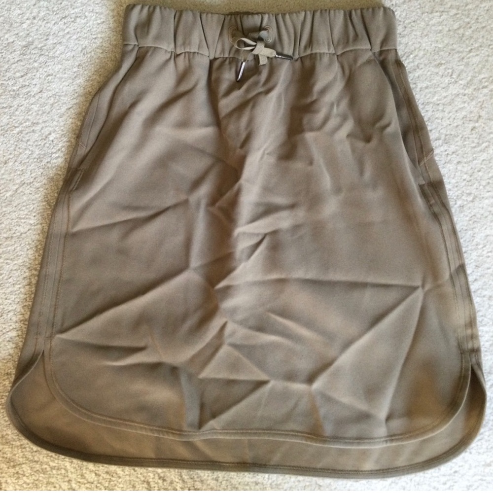 Lululemon On The Fly skirt